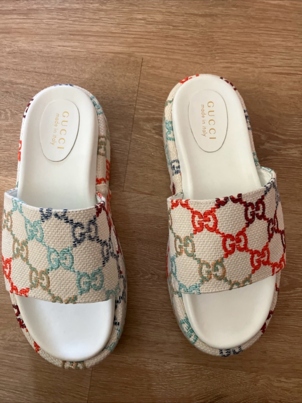 Gucci White Leather Logo Slide with Multicolor Trim